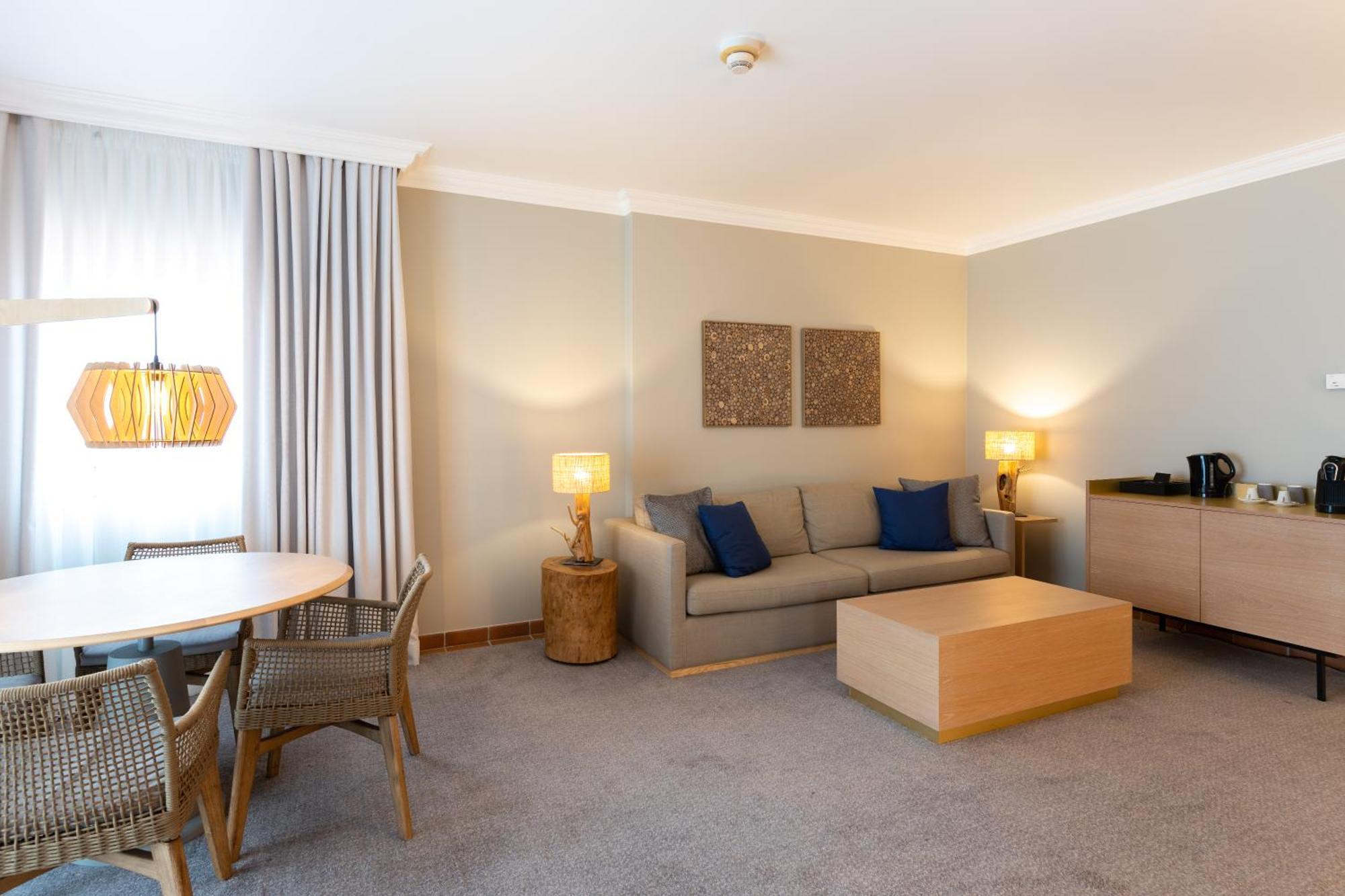 منتجع برايا ديل راي ماريوت جولف آند بيتش Praia del Rei الغرفة الصورة A suite at the hotel