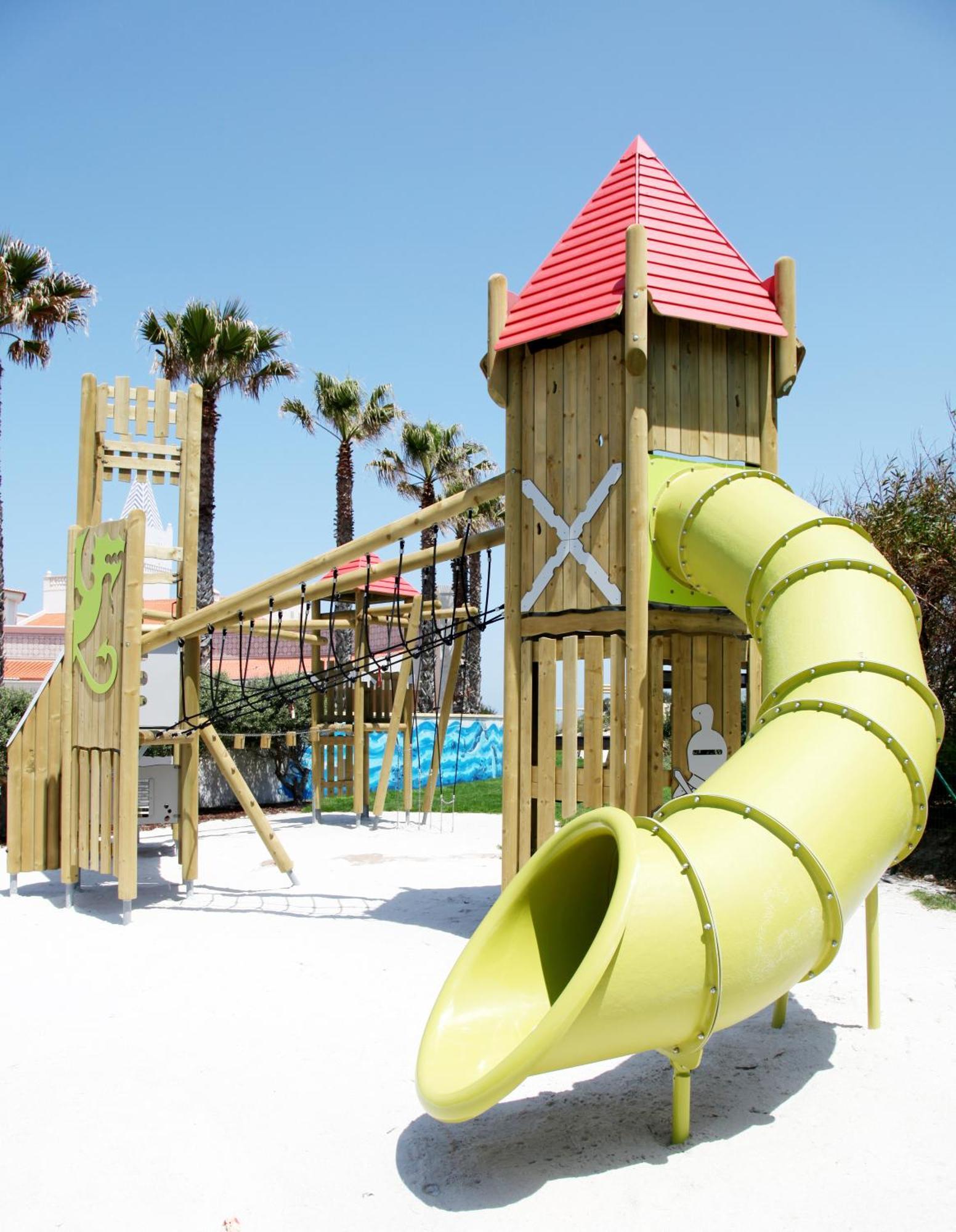 منتجع برايا ديل راي ماريوت جولف آند بيتش Praia del Rei المظهر الخارجي الصورة Playground in the resort
